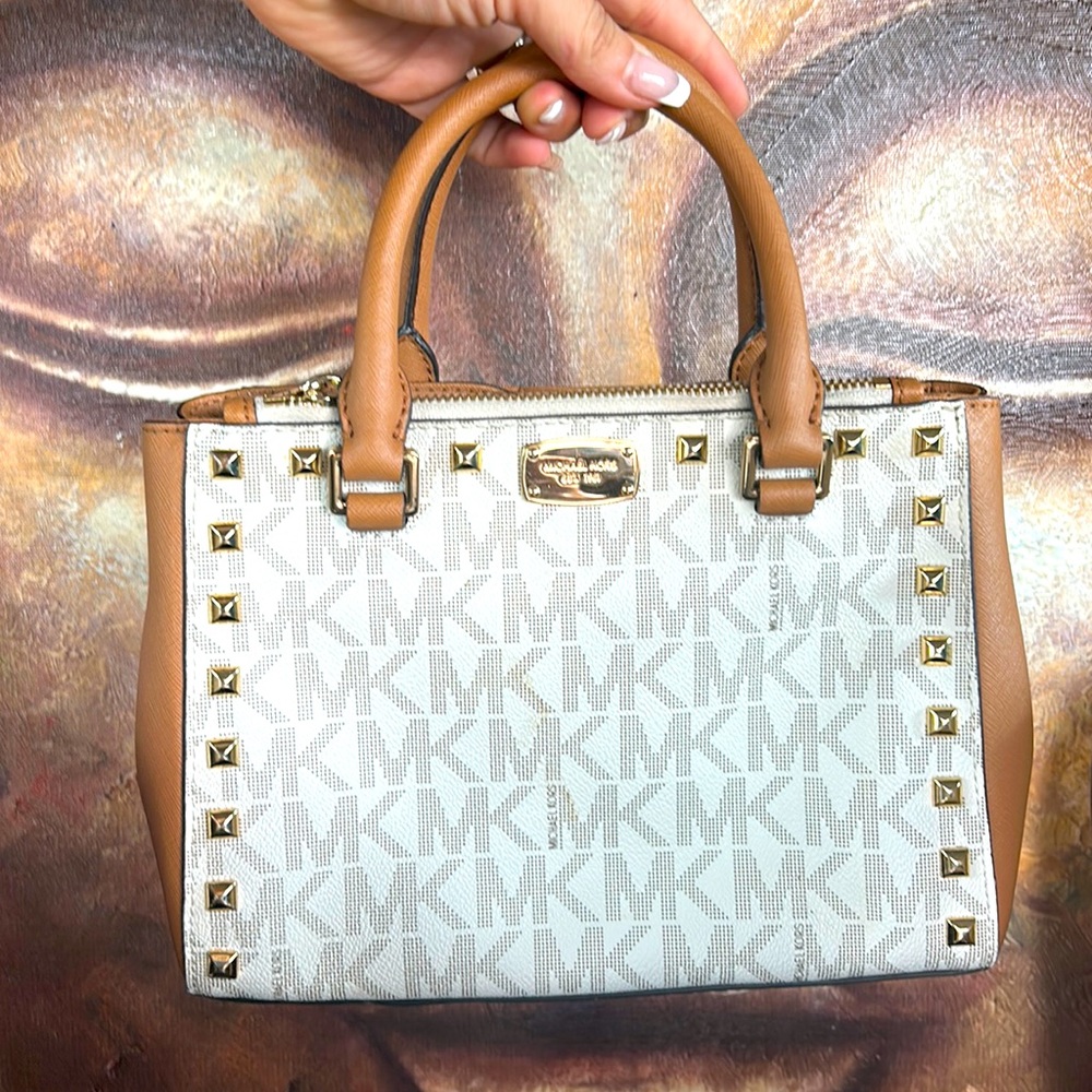 MICHAEL by Michael Kors AUTHENTIC hand bag w/ crossbody clip strap in vanilla.